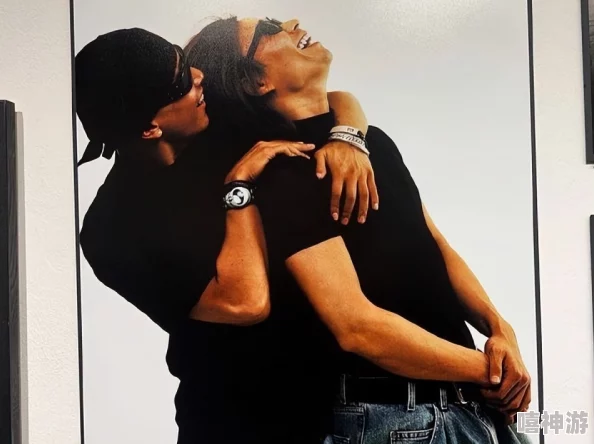 男同教练gay互吃鳮，展现亲密关系与运动场上的默契配合，引发网友热议与关注